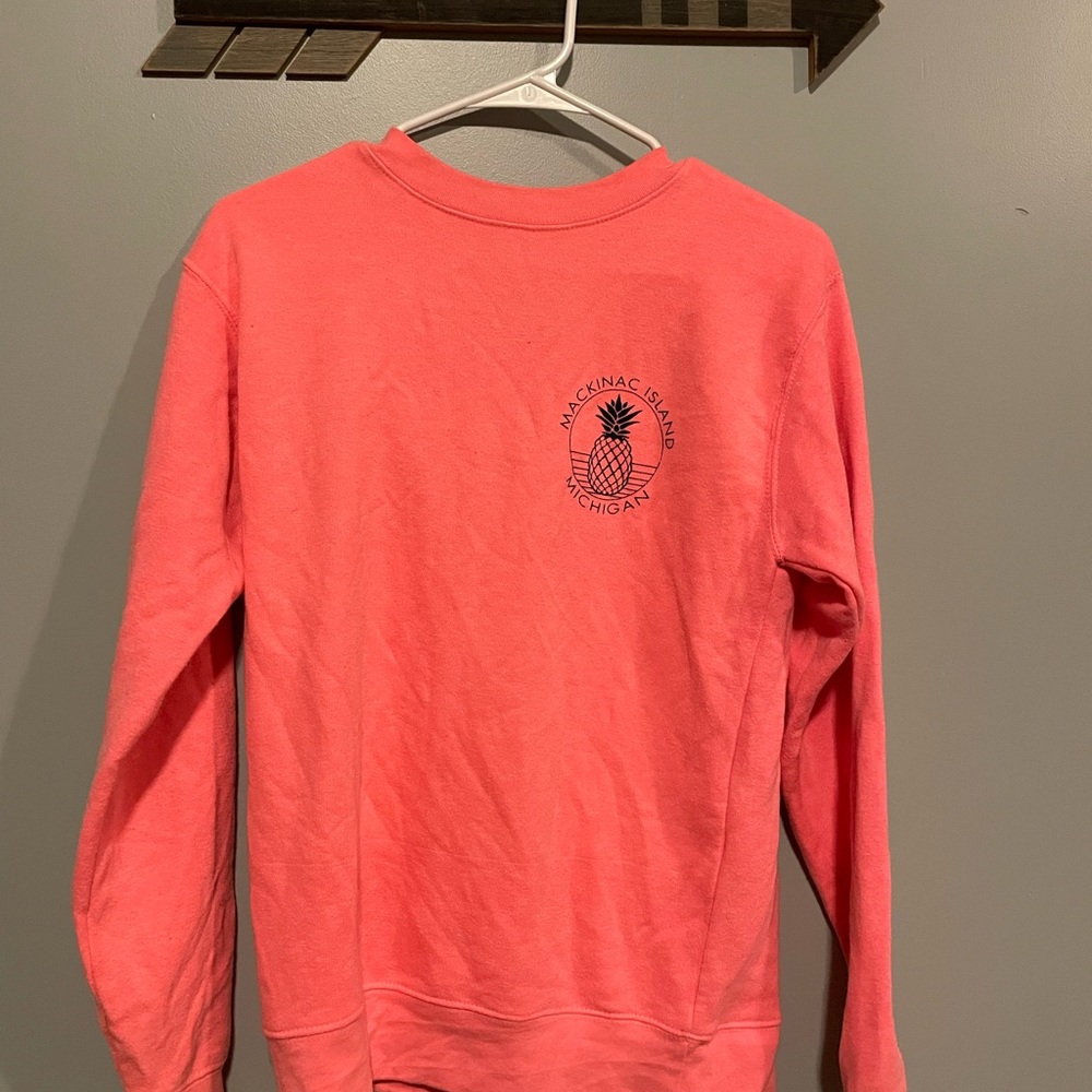 salmon crewneck!